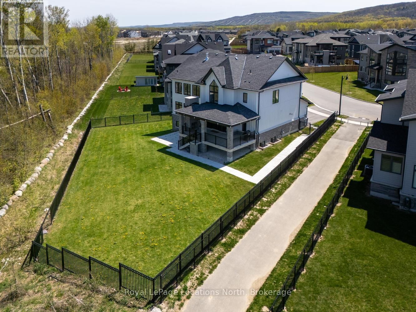 166 SPRINGSIDE CRESCENT Image 2