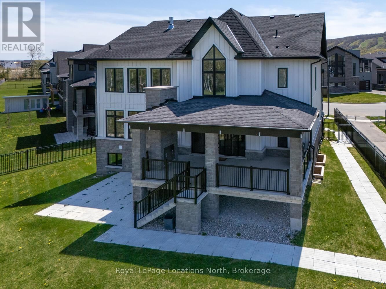 166 SPRINGSIDE CRESCENT Image 3