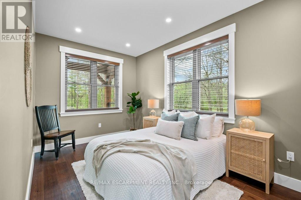 1040 CLYDE ROAD Image 22