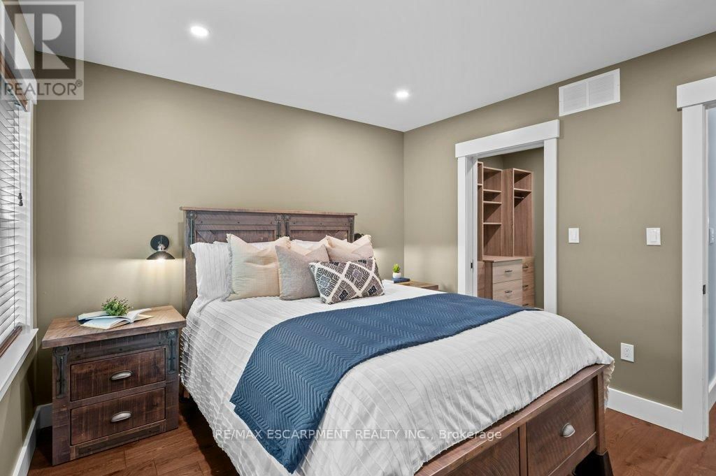 1040 CLYDE ROAD Image 32