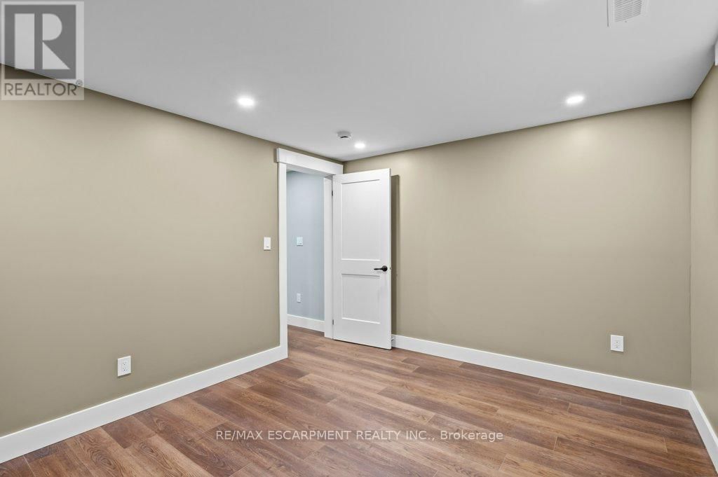 1040 CLYDE ROAD Image 40