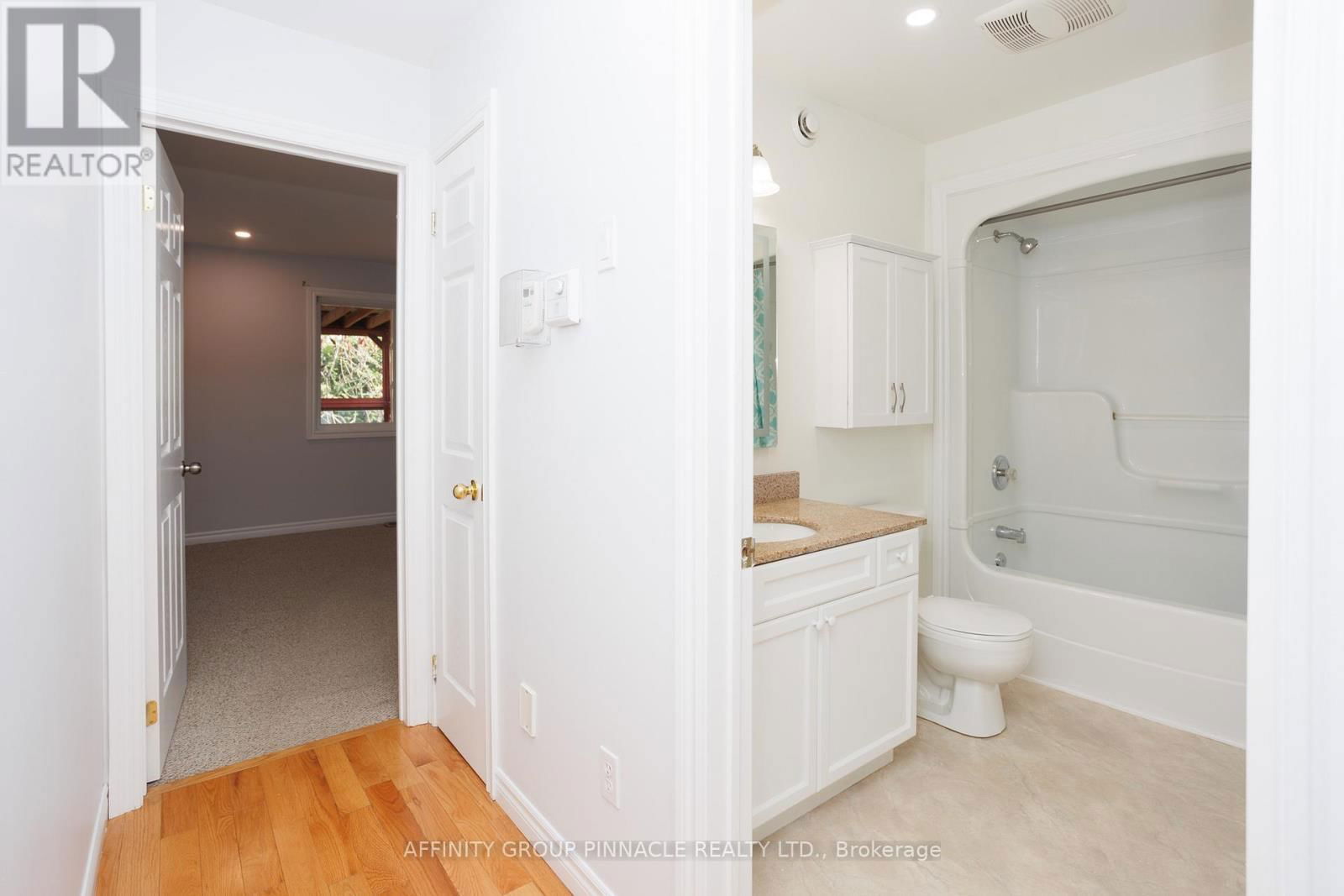 4 CHAMPLAIN BOULEVARD Image 13