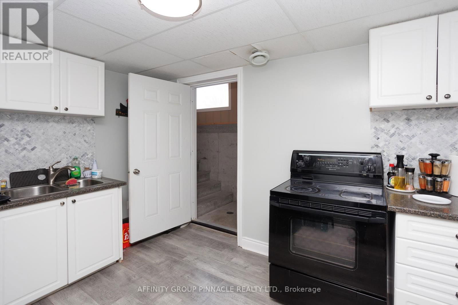 4 CHAMPLAIN BOULEVARD Image 27