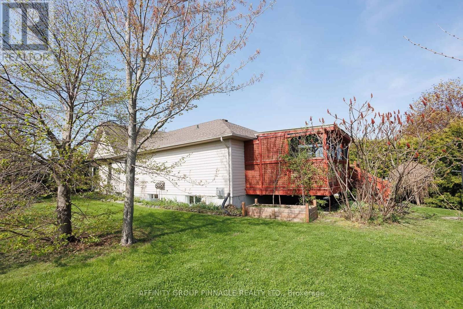 4 CHAMPLAIN BOULEVARD Image 35