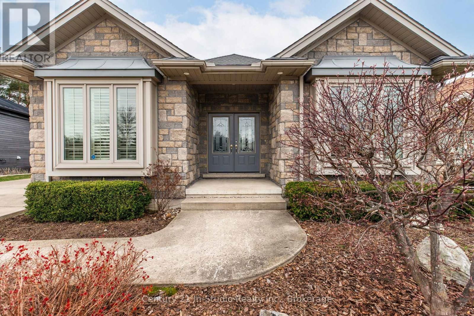 6 GLEN ABBEY COURT Image 10
