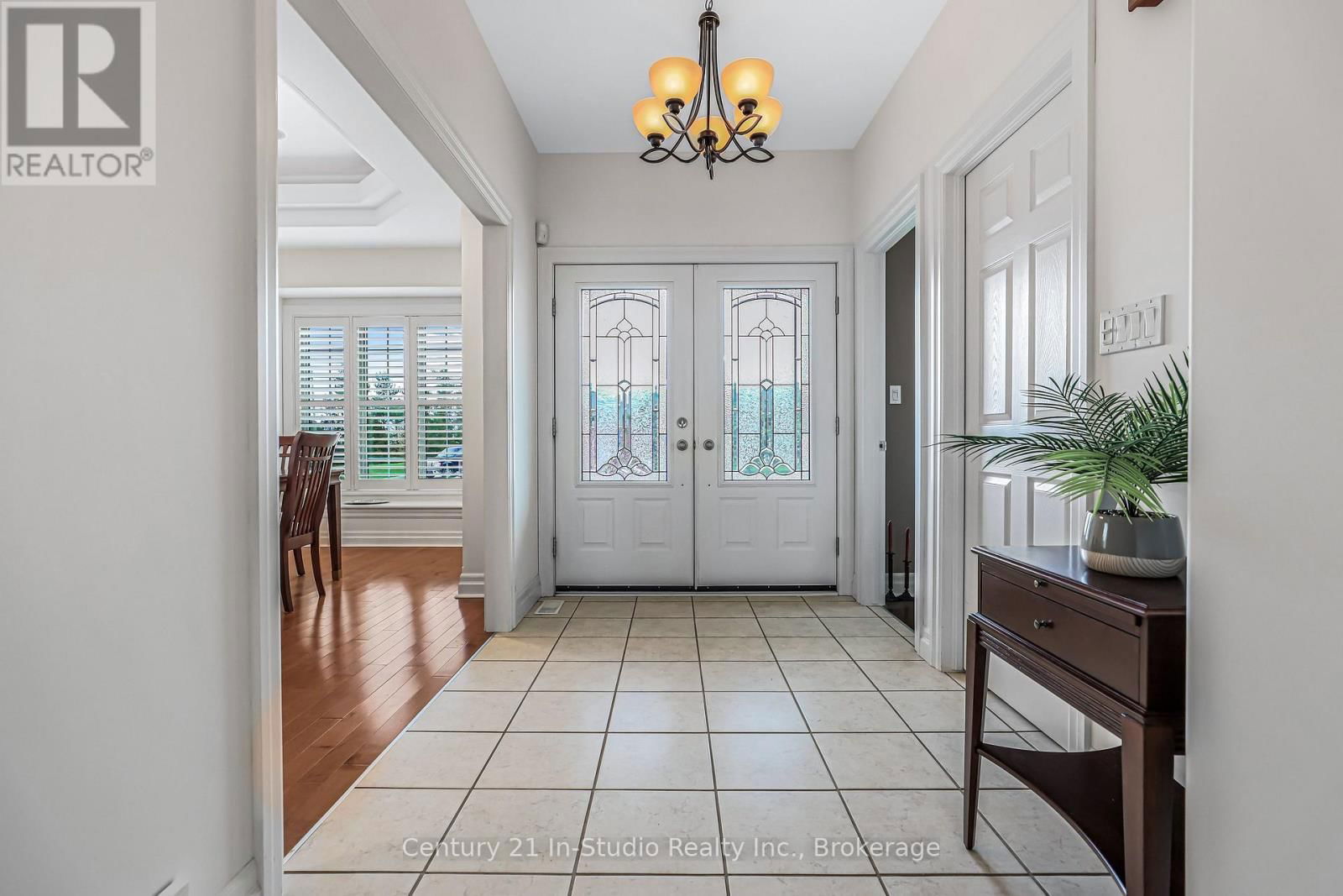 6 GLEN ABBEY COURT Image 12
