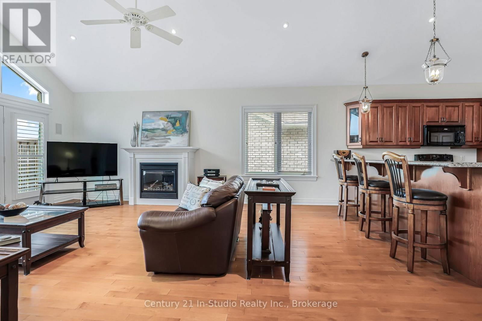 6 GLEN ABBEY COURT Image 18