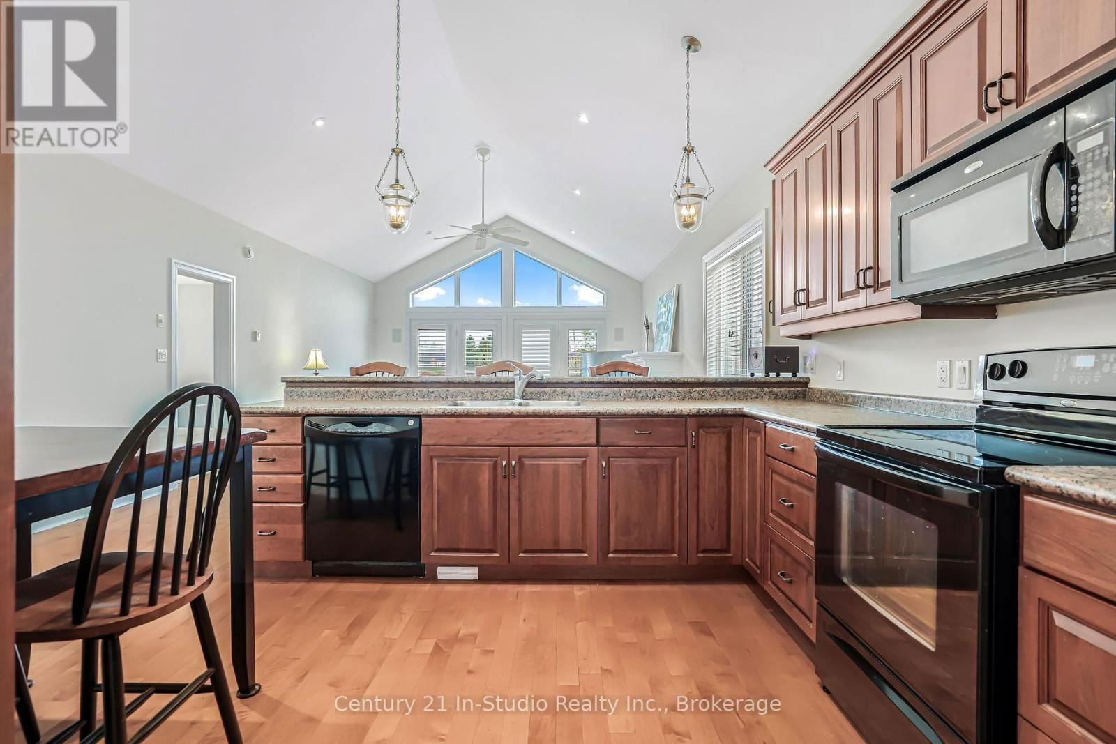 6 GLEN ABBEY COURT Image 24