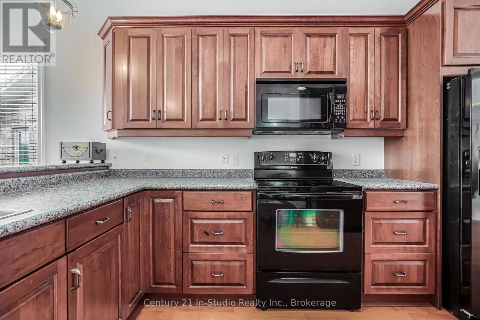 6 GLEN ABBEY COURT Image 25