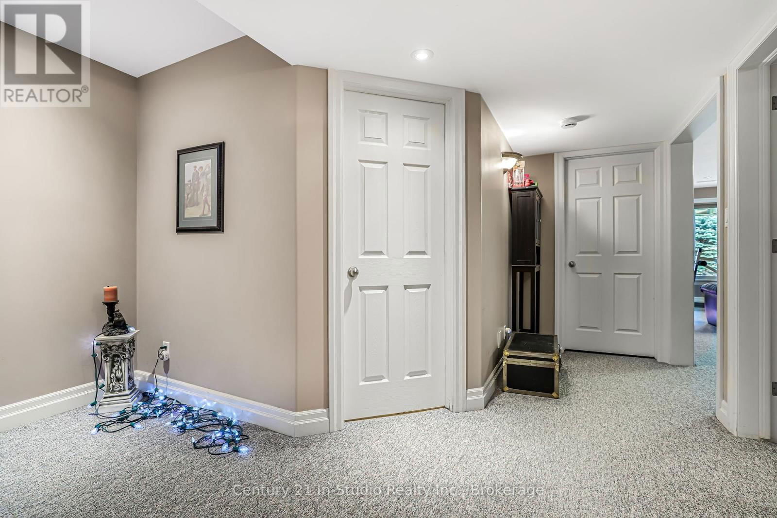 6 GLEN ABBEY COURT Image 32