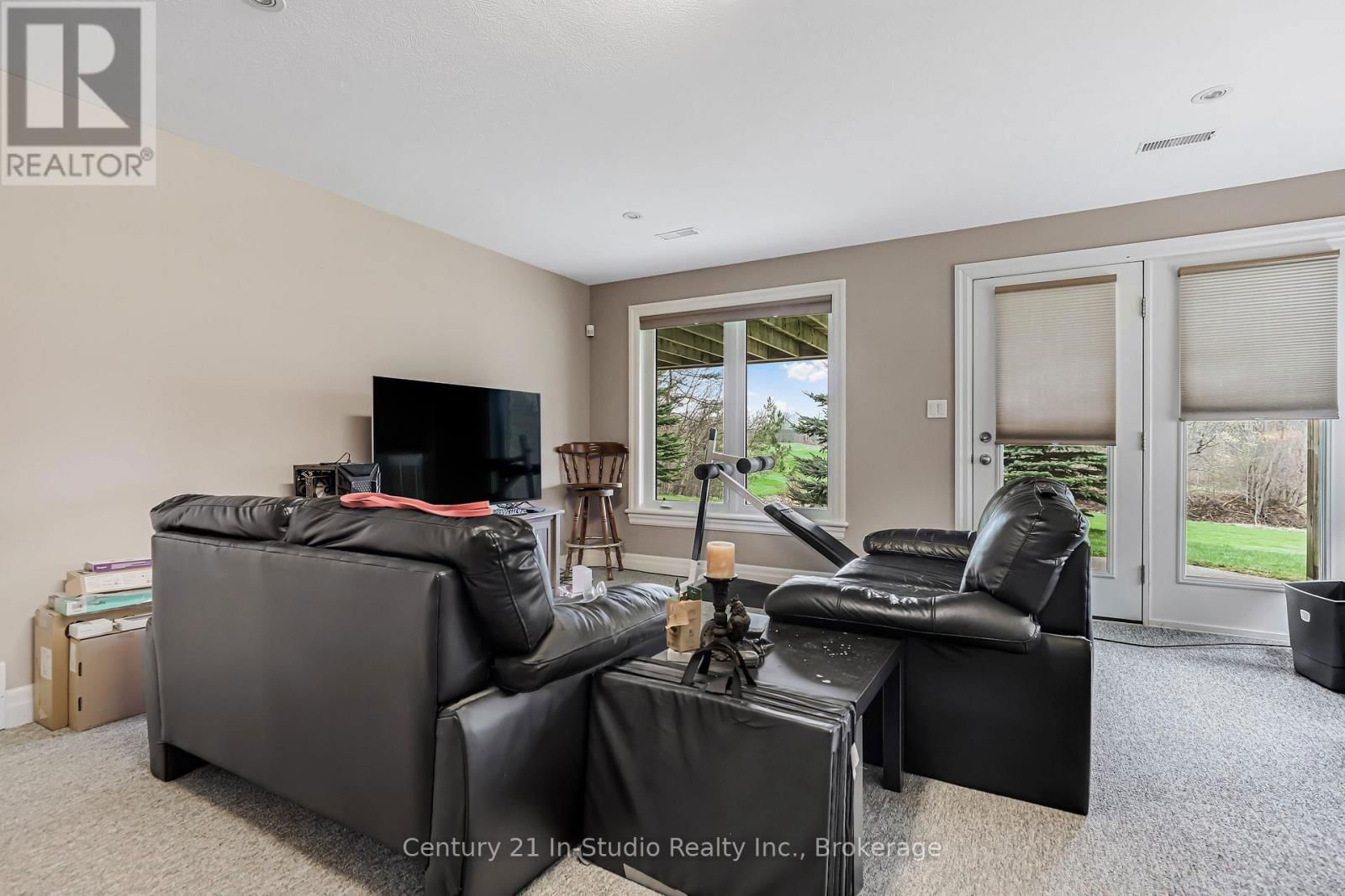 6 GLEN ABBEY COURT Image 33