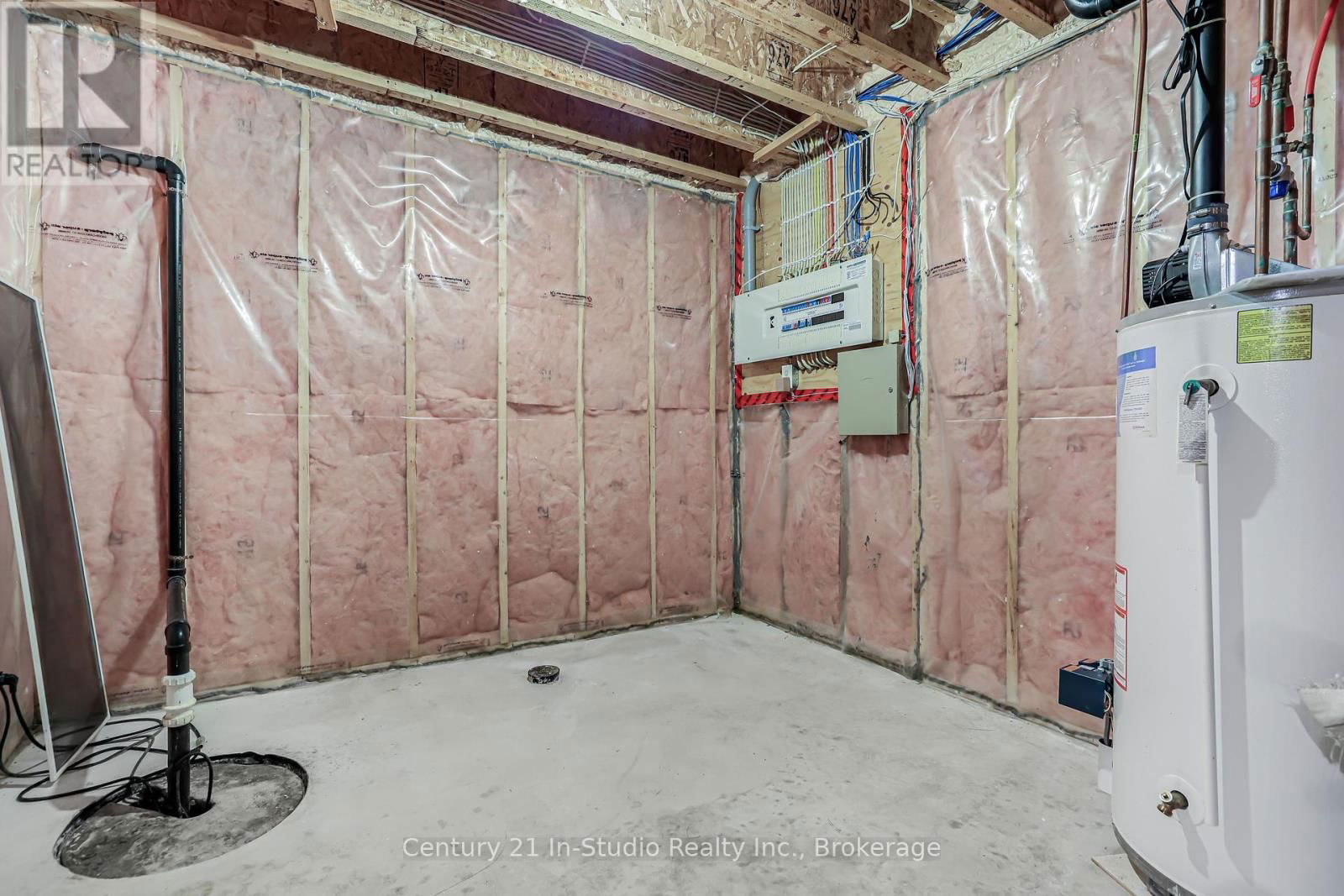 6 GLEN ABBEY COURT Image 34