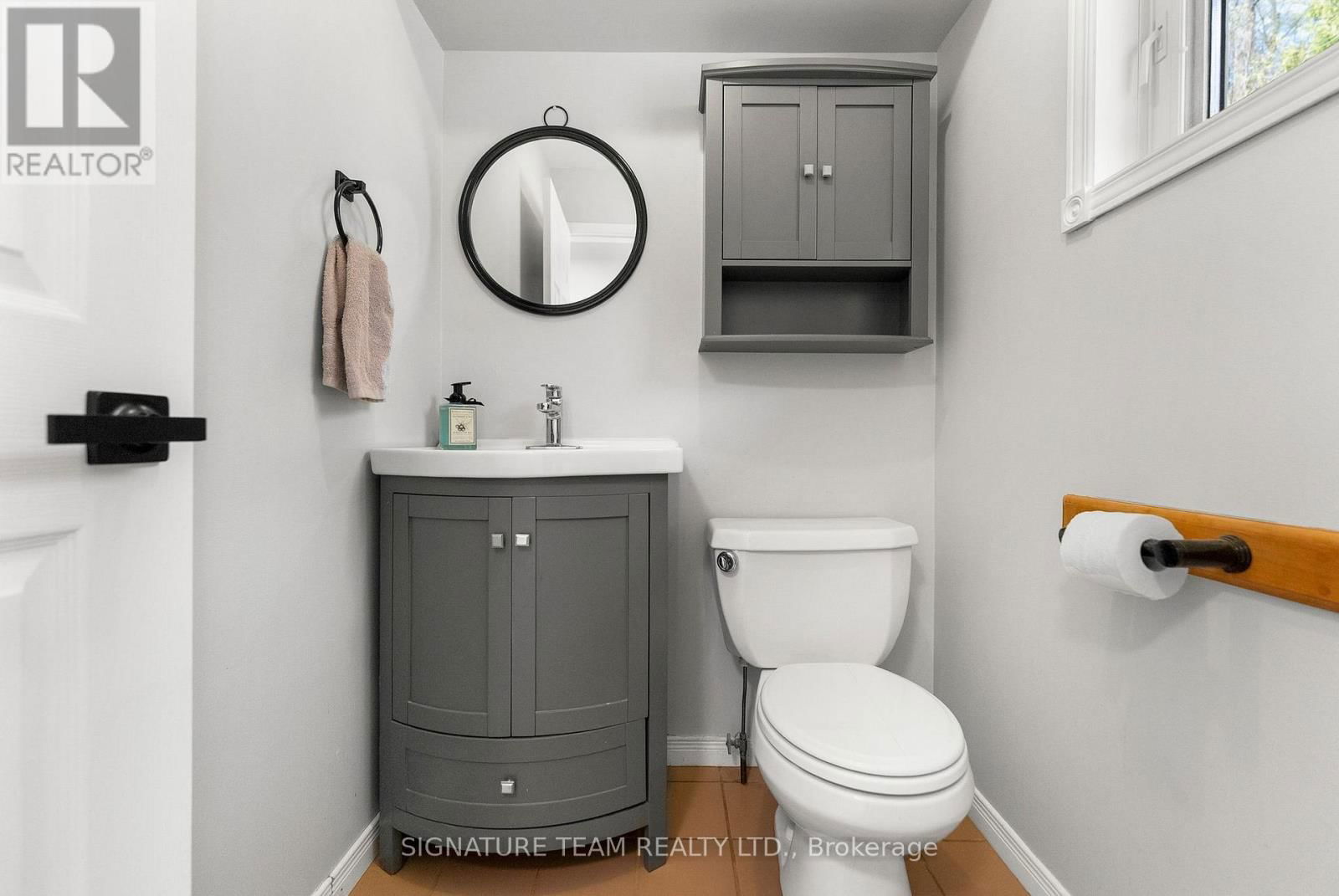 314 ROBERTSON LINE Image 28