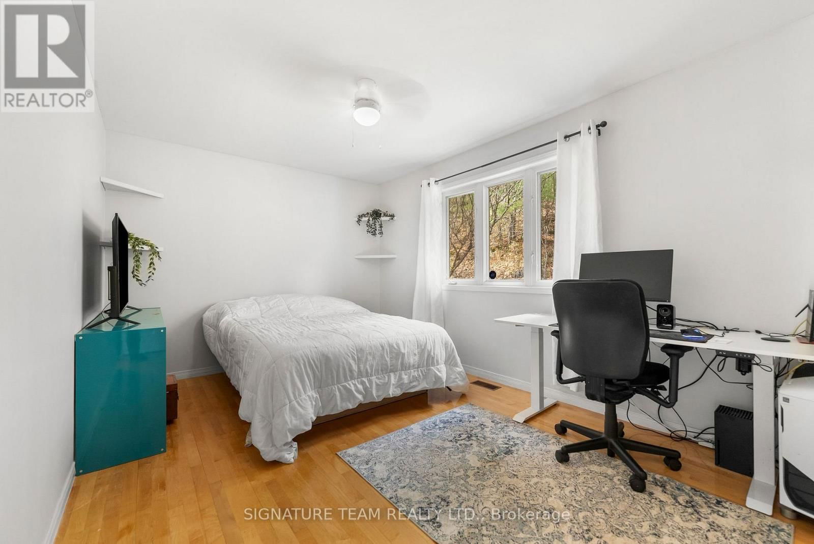 314 ROBERTSON LINE Image 35