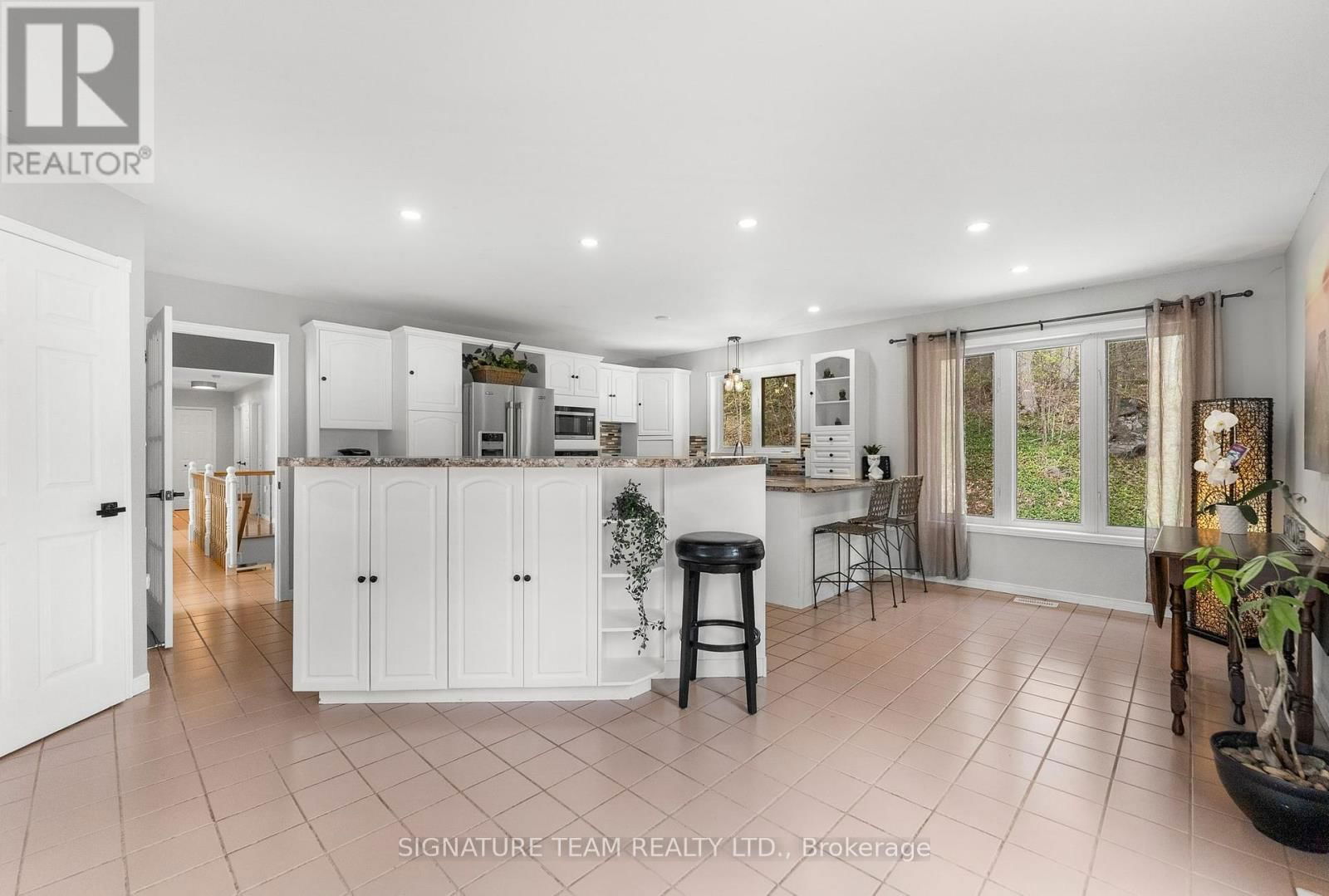 314 ROBERTSON LINE Image 6