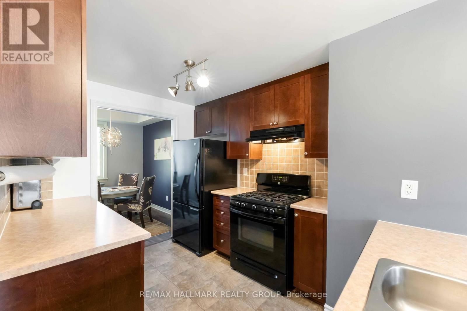 F - 3789 CANYON WALK DRIVE Image 11