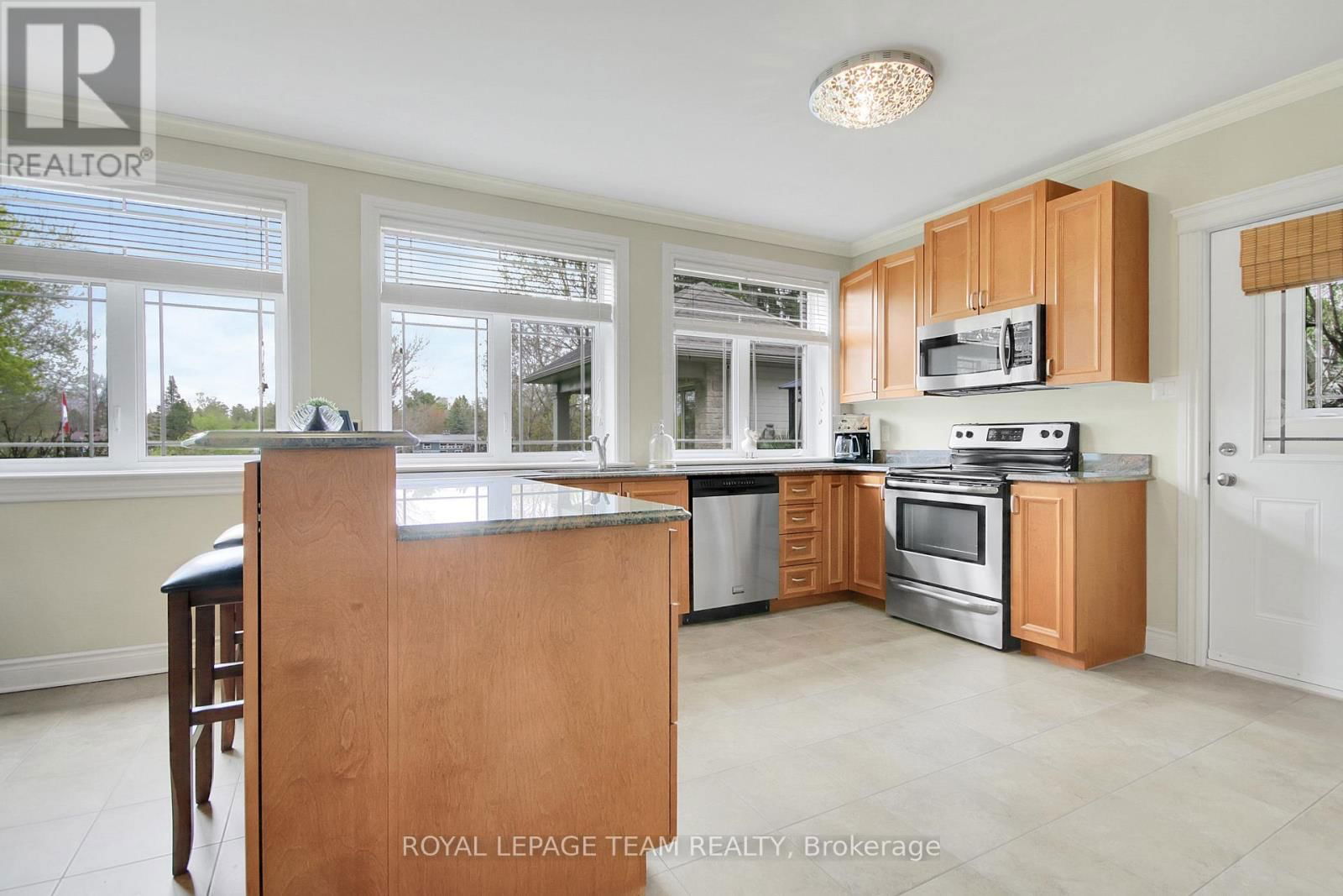 5591 MANOTICK MAIN STREET Image 32