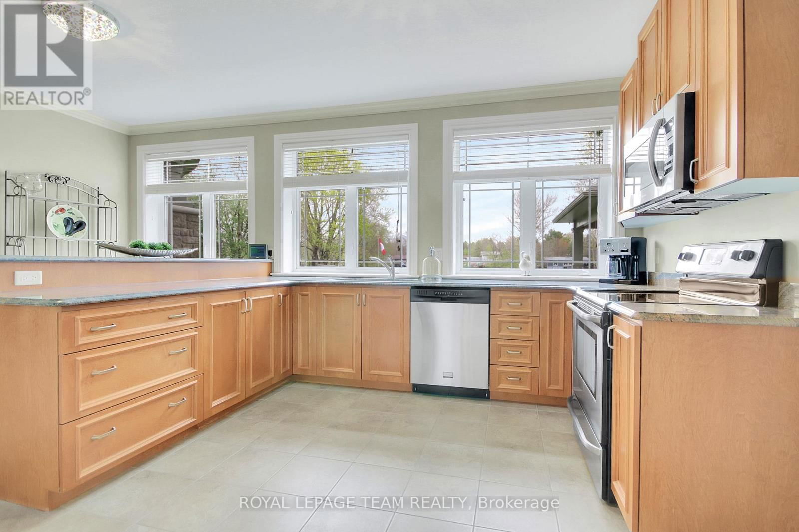 5591 MANOTICK MAIN STREET Image 33