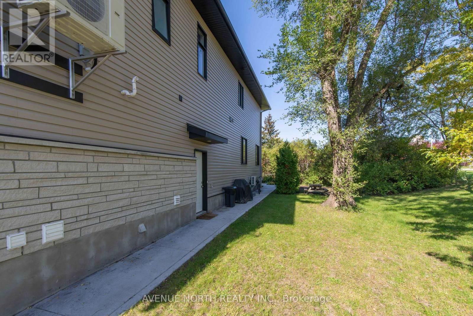 503 COTE STREET Image 31