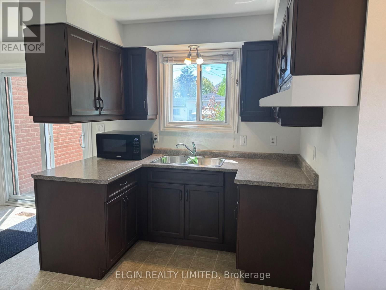 18 VANIER PLACE Image 11