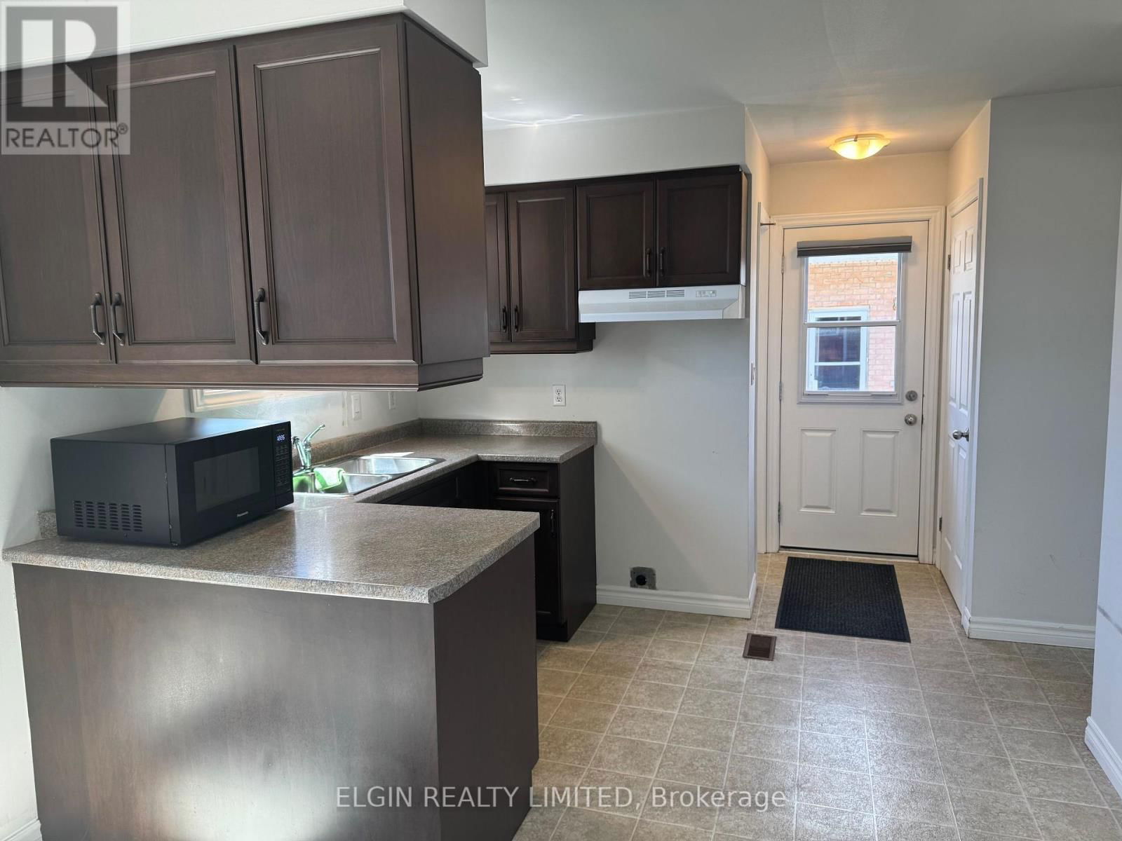 18 VANIER PLACE Image 12