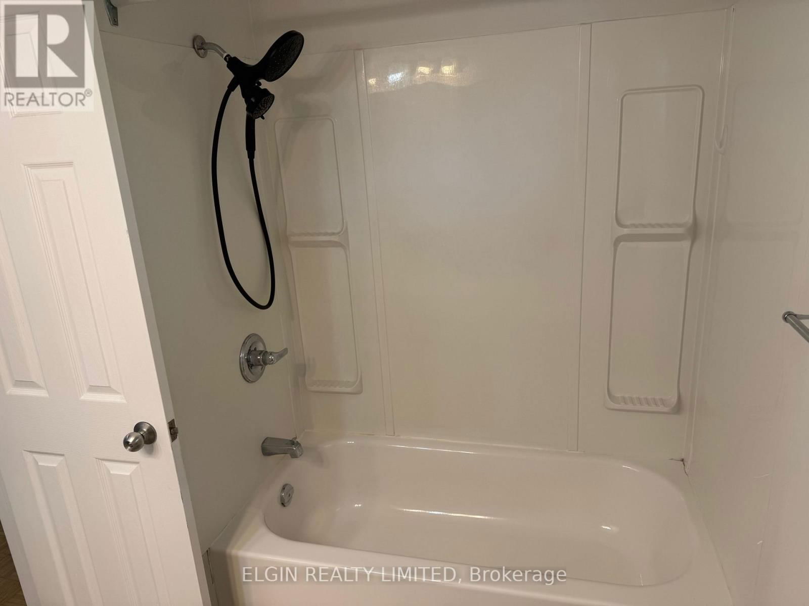 18 VANIER PLACE Image 15