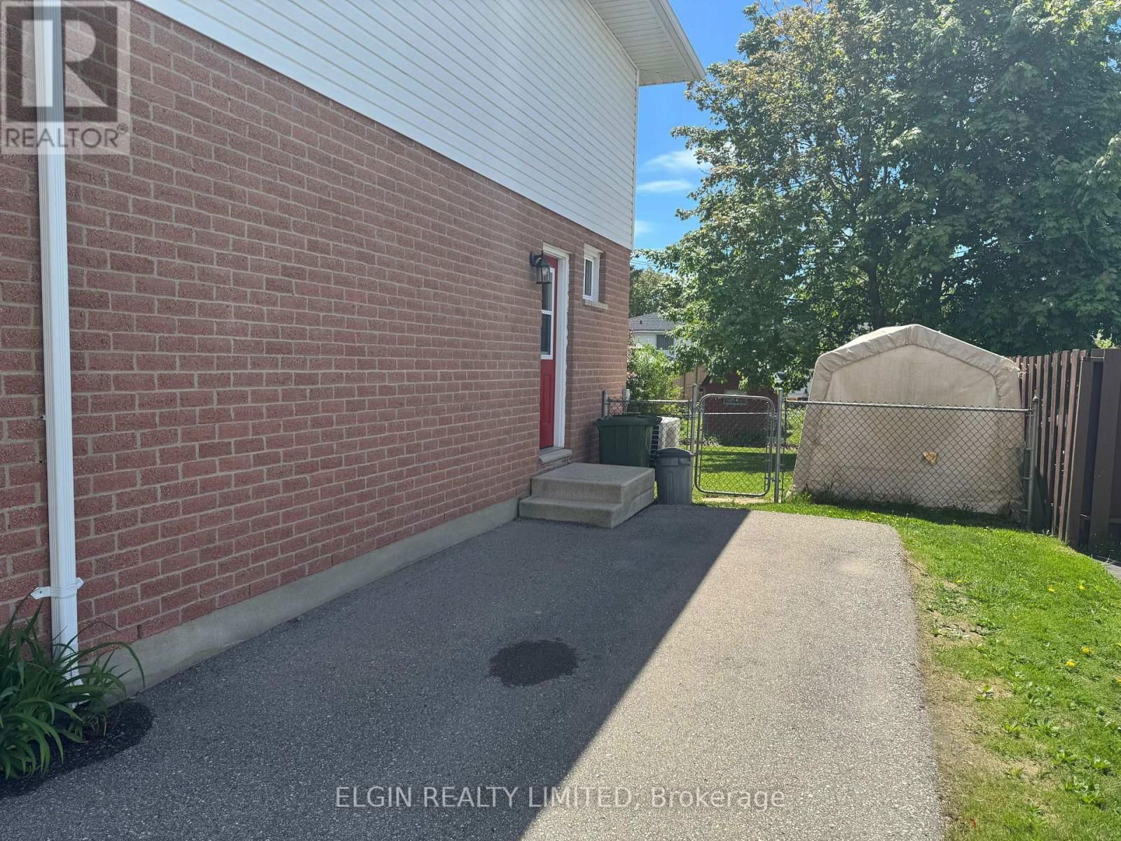 18 VANIER PLACE Image 26