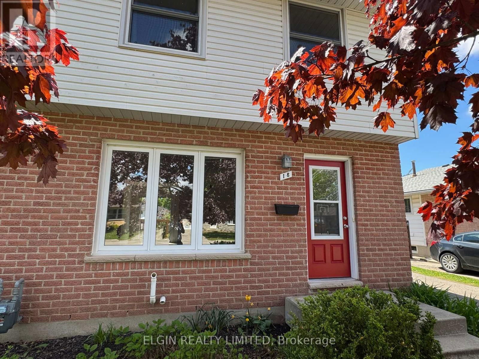 18 VANIER PLACE Image 32