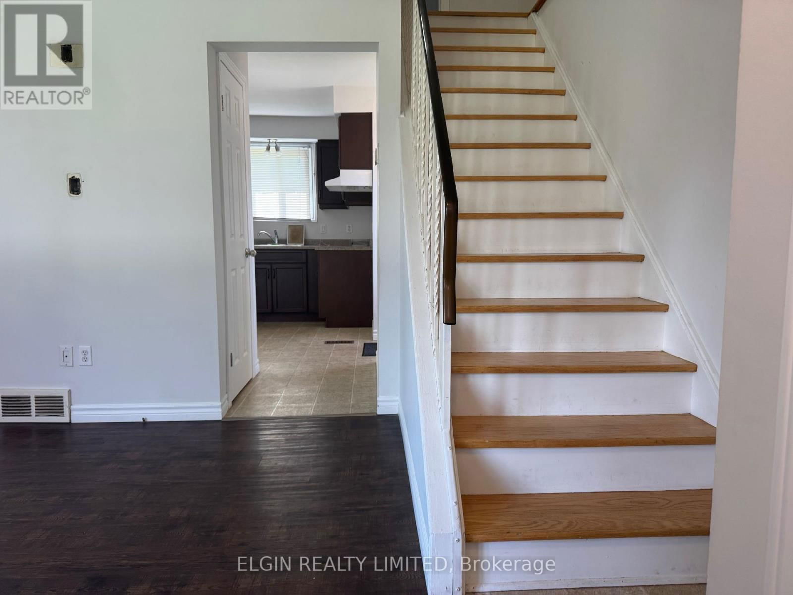 18 VANIER PLACE Image 4