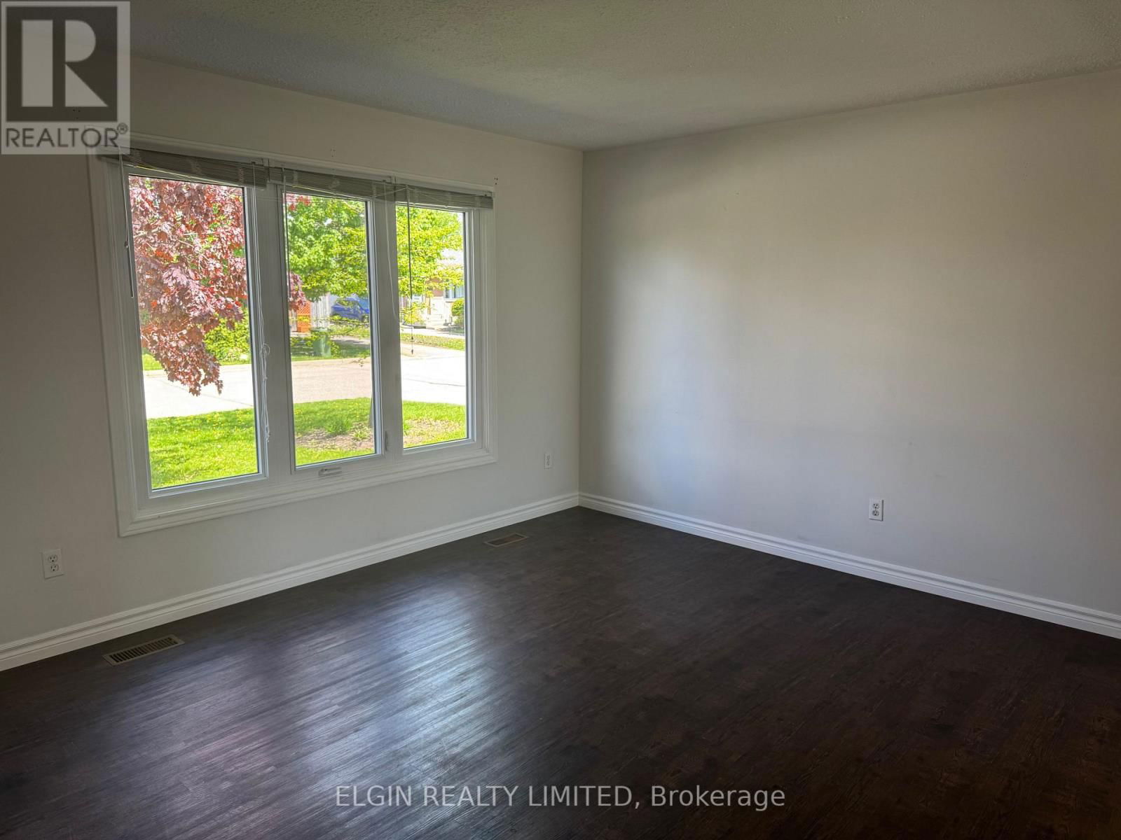 18 VANIER PLACE Image 6