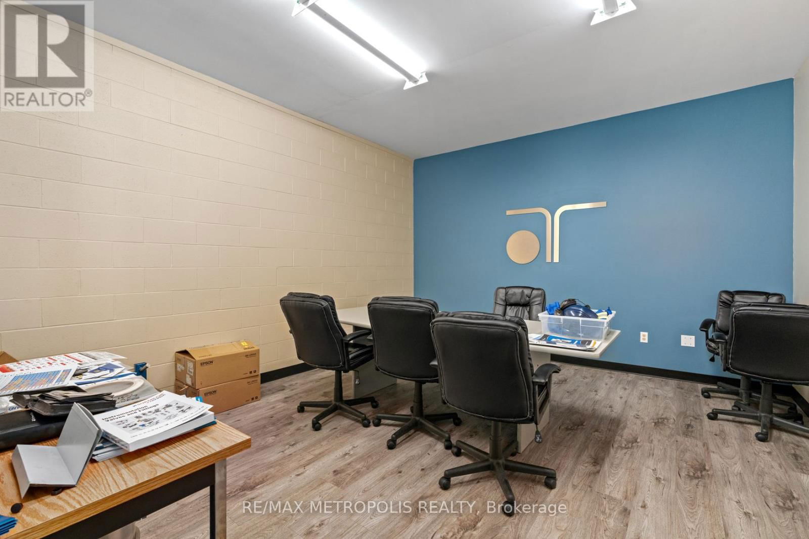 281 CAMPBELL STREET Image 10