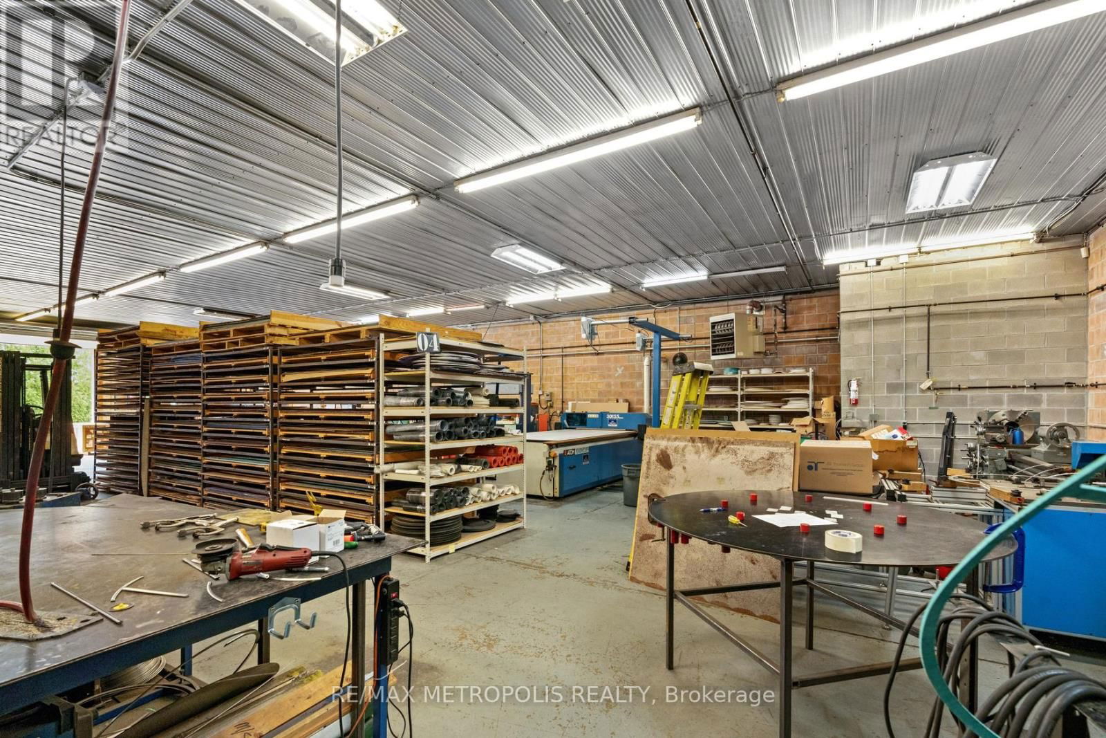 281 CAMPBELL STREET Image 14