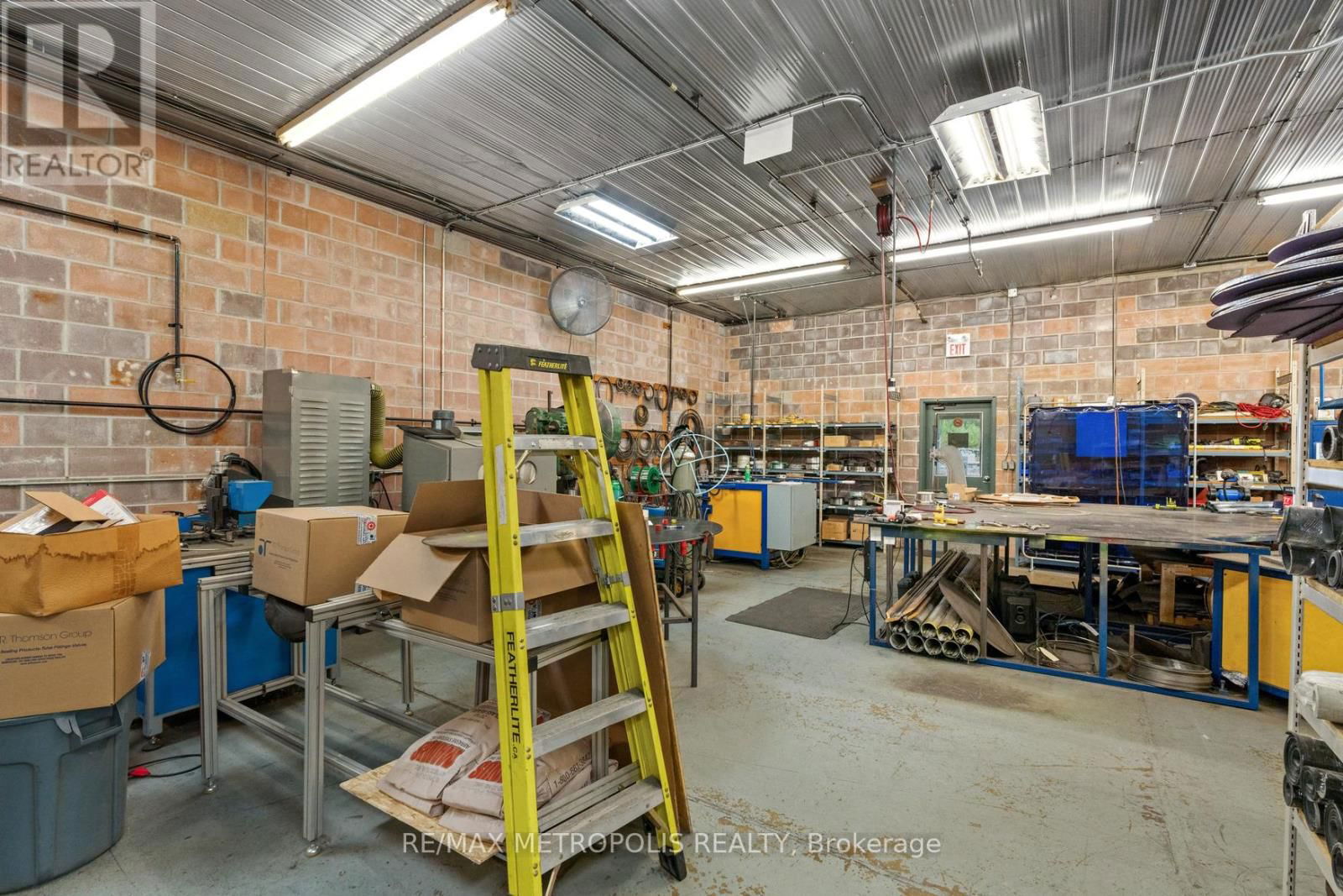 281 CAMPBELL STREET Image 15
