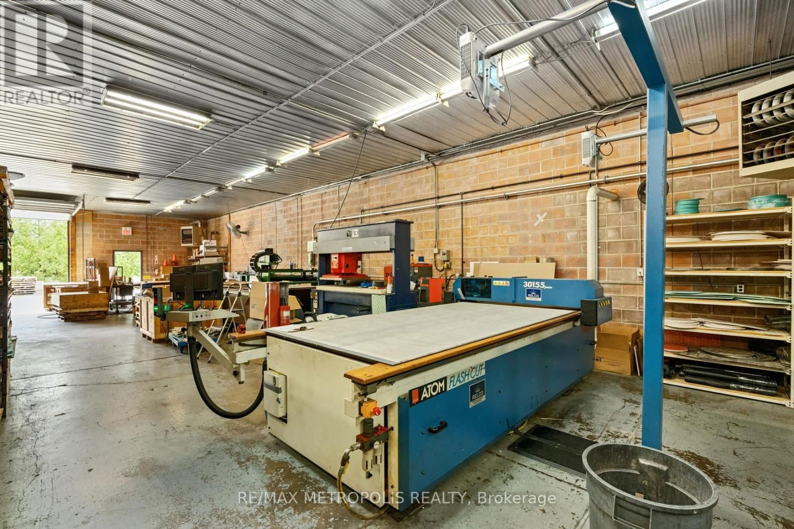 281 CAMPBELL STREET Image 16