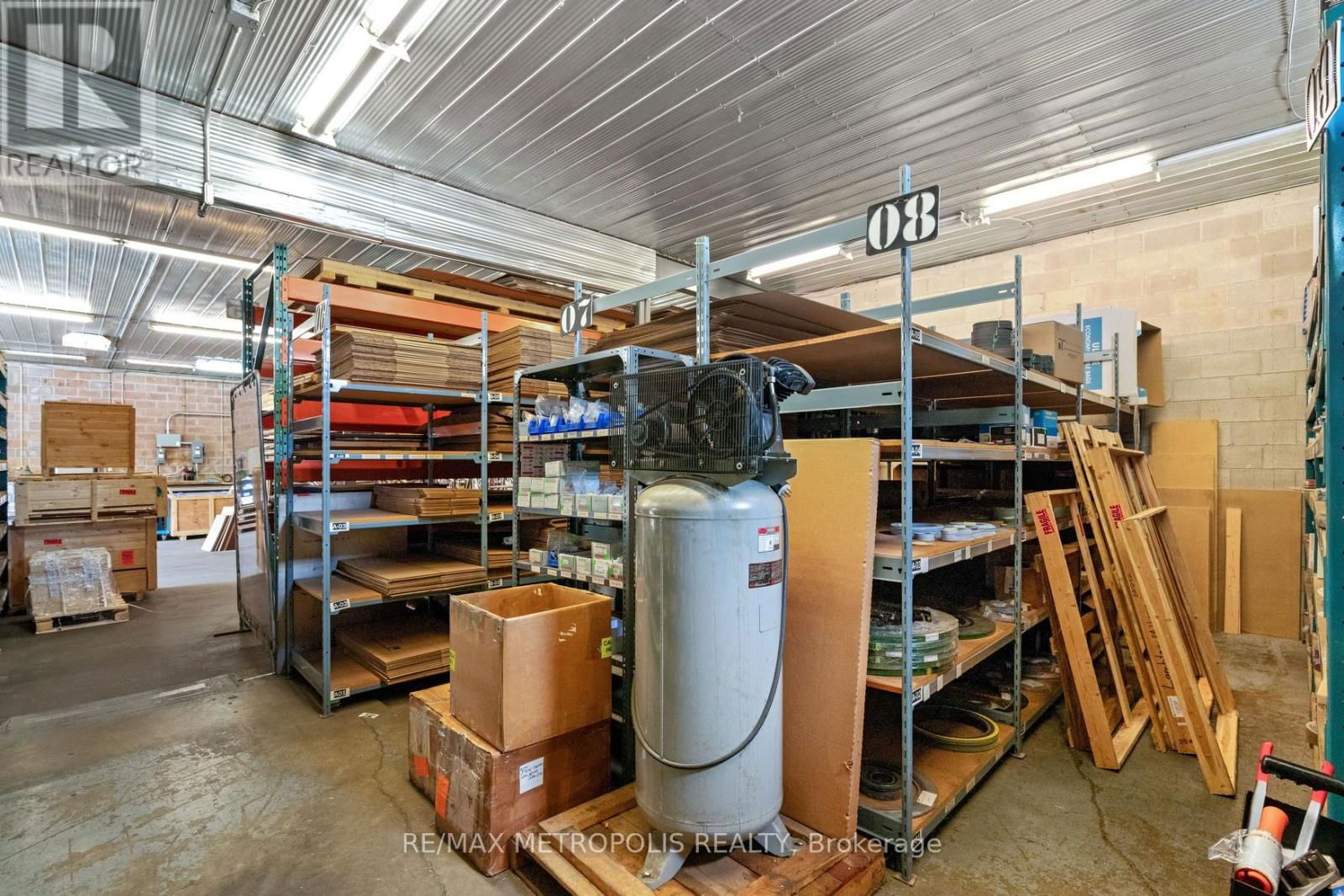 281 CAMPBELL STREET Image 21