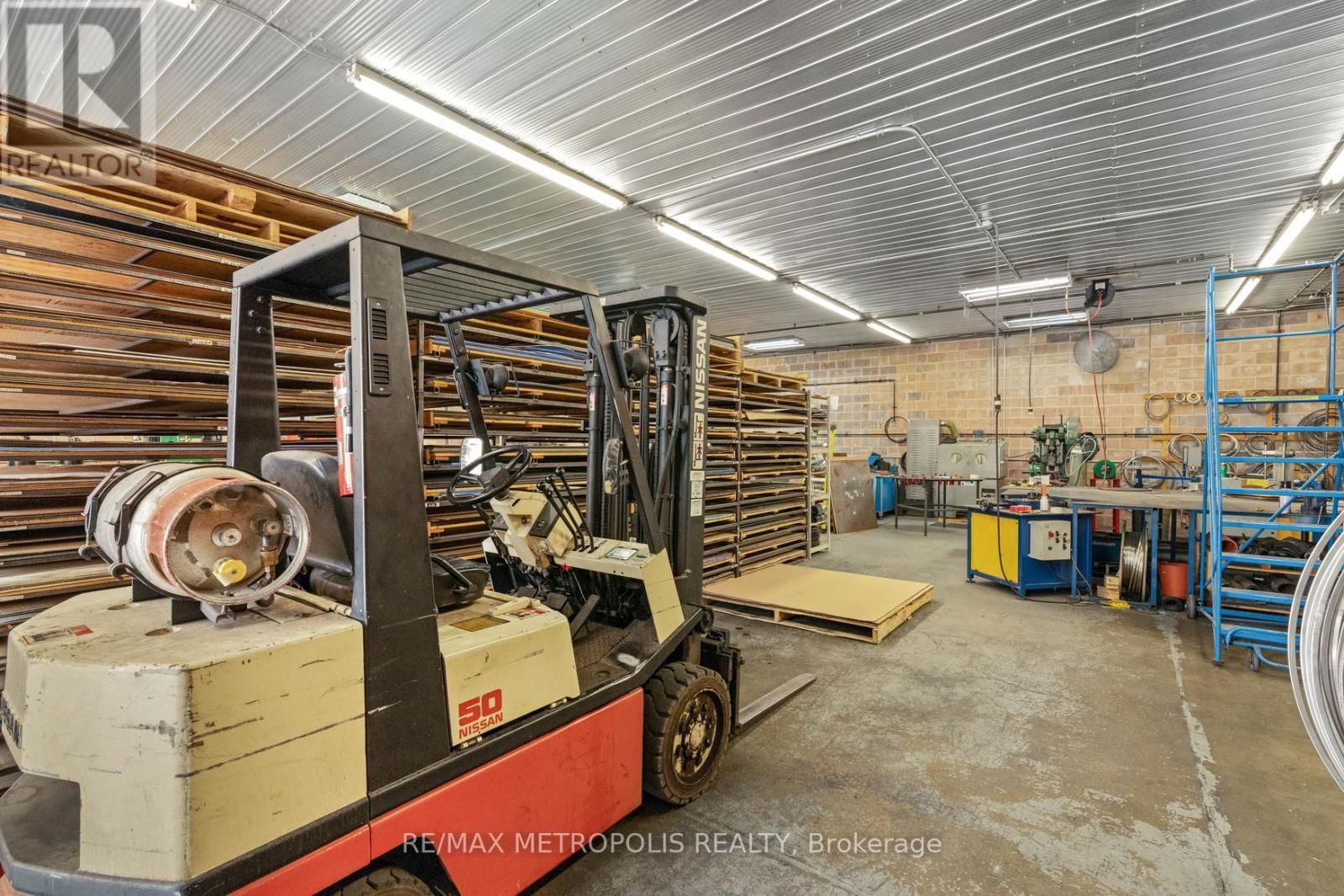 281 CAMPBELL STREET Image 22