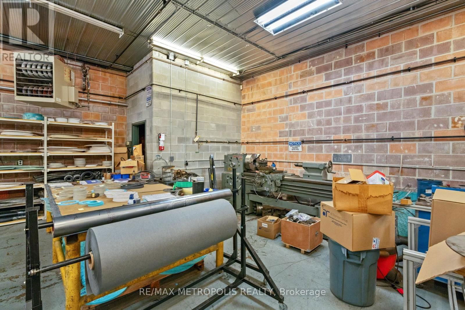 281 CAMPBELL STREET Image 24