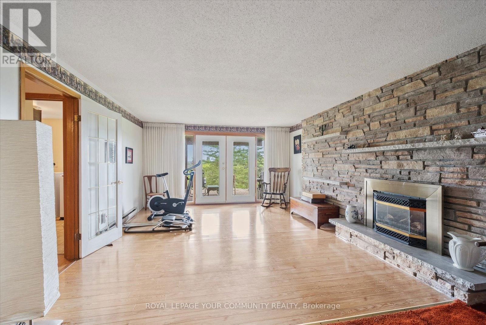 381 COUNTRY CLUB CIRCLE Image 21