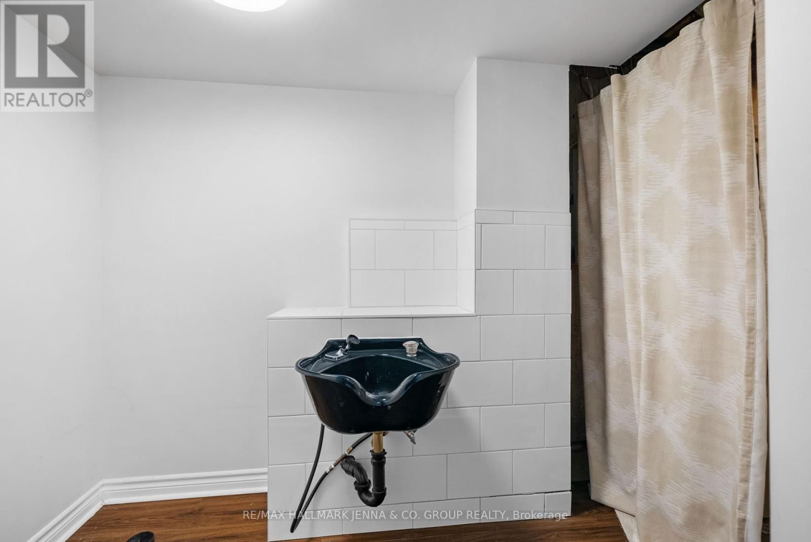 277 CATAMOUNT COURT Image 31