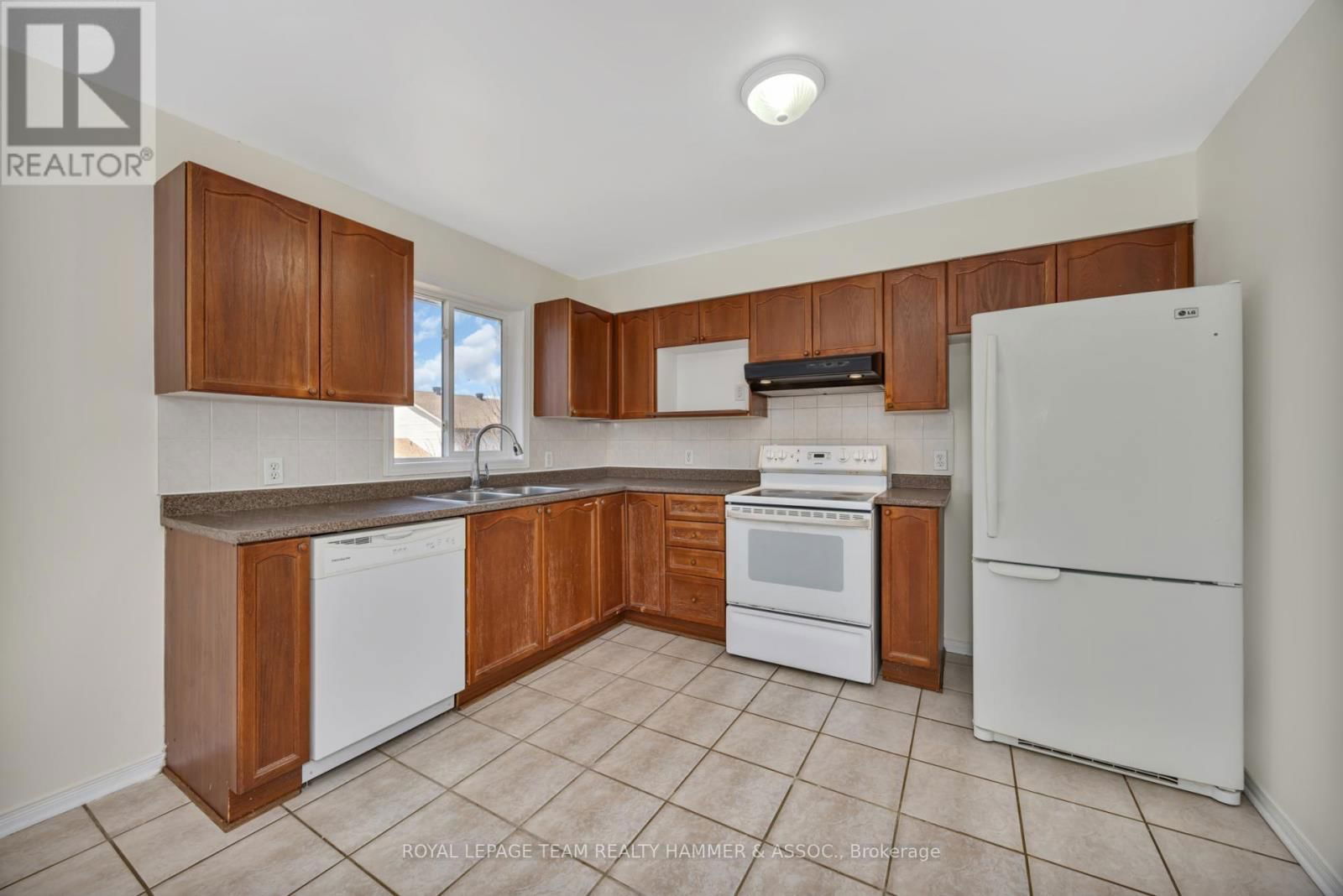 573 NEIGHBOURHOOD WAY Image 13