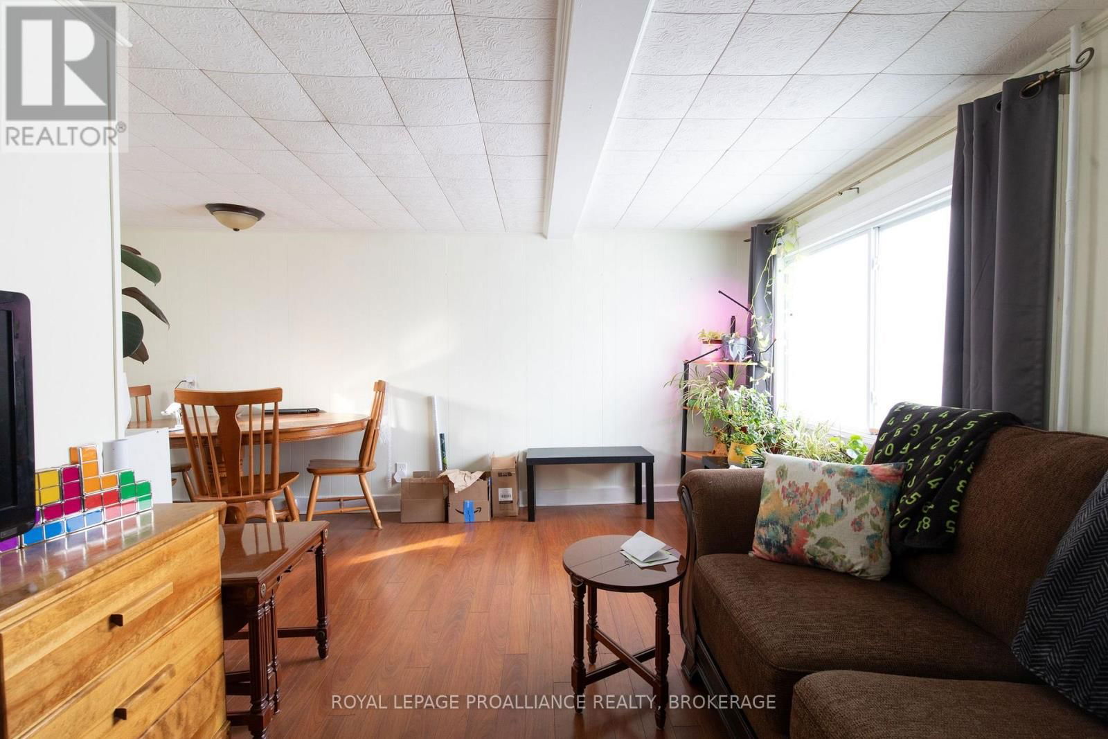 512-514 MACDONNELL STREET Image 11