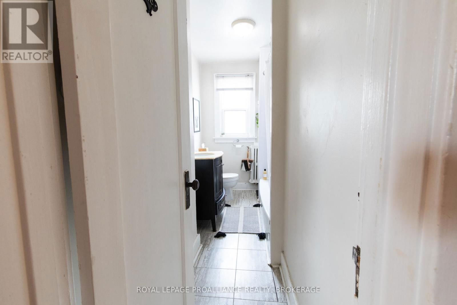 512-514 MACDONNELL STREET Image 21