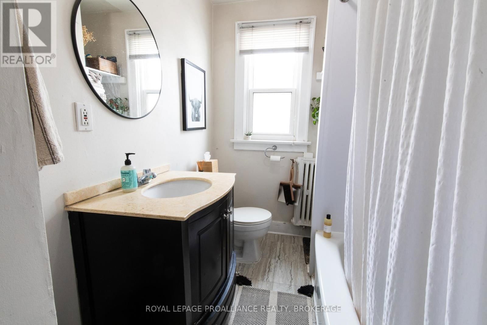 512-514 MACDONNELL STREET Image 22
