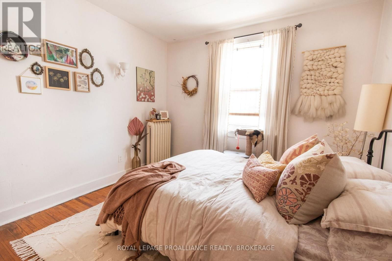512-514 MACDONNELL STREET Image 25