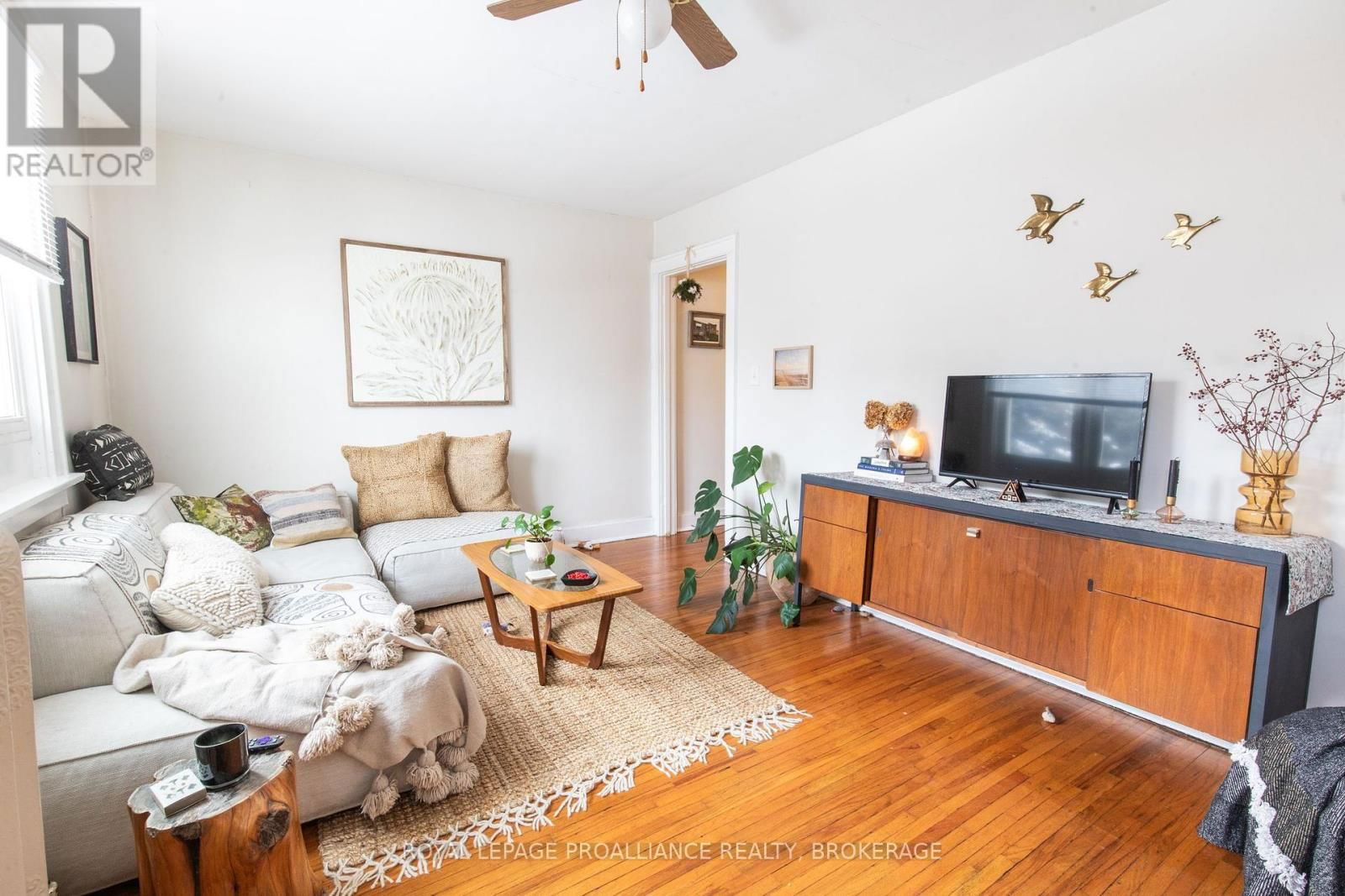 512-514 MACDONNELL STREET Image 27