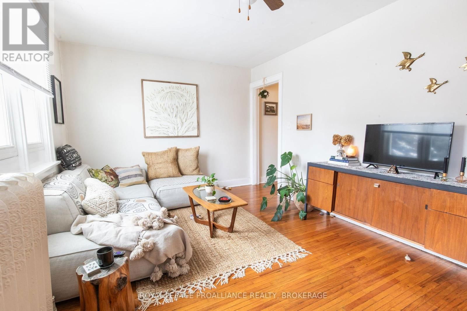 512-514 MACDONNELL STREET Image 28