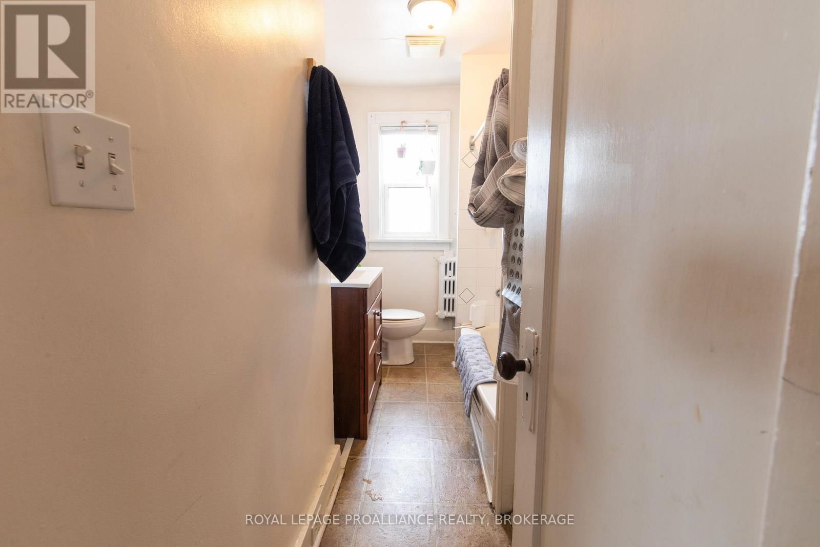 512-514 MACDONNELL STREET Image 36