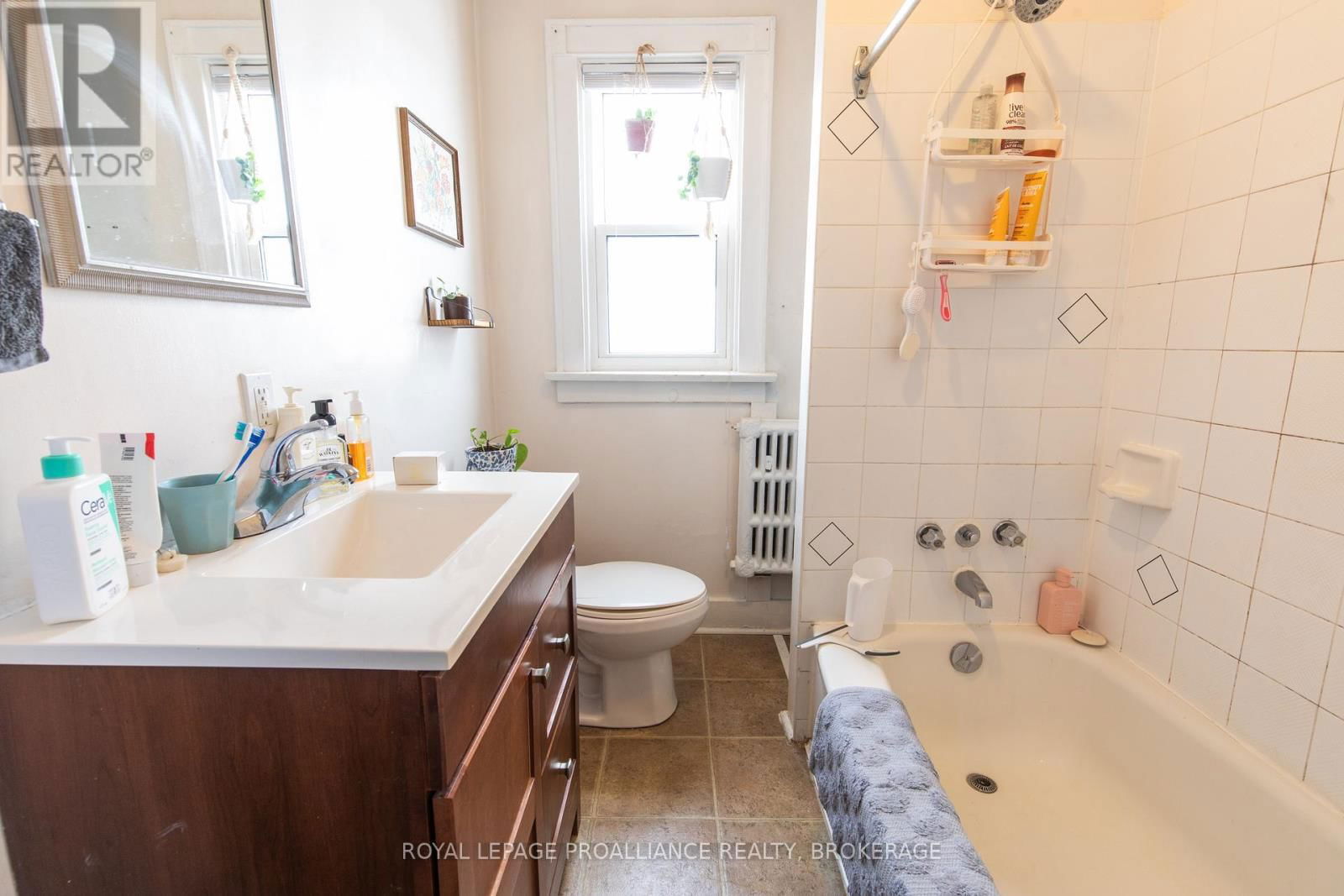 512-514 MACDONNELL STREET Image 37