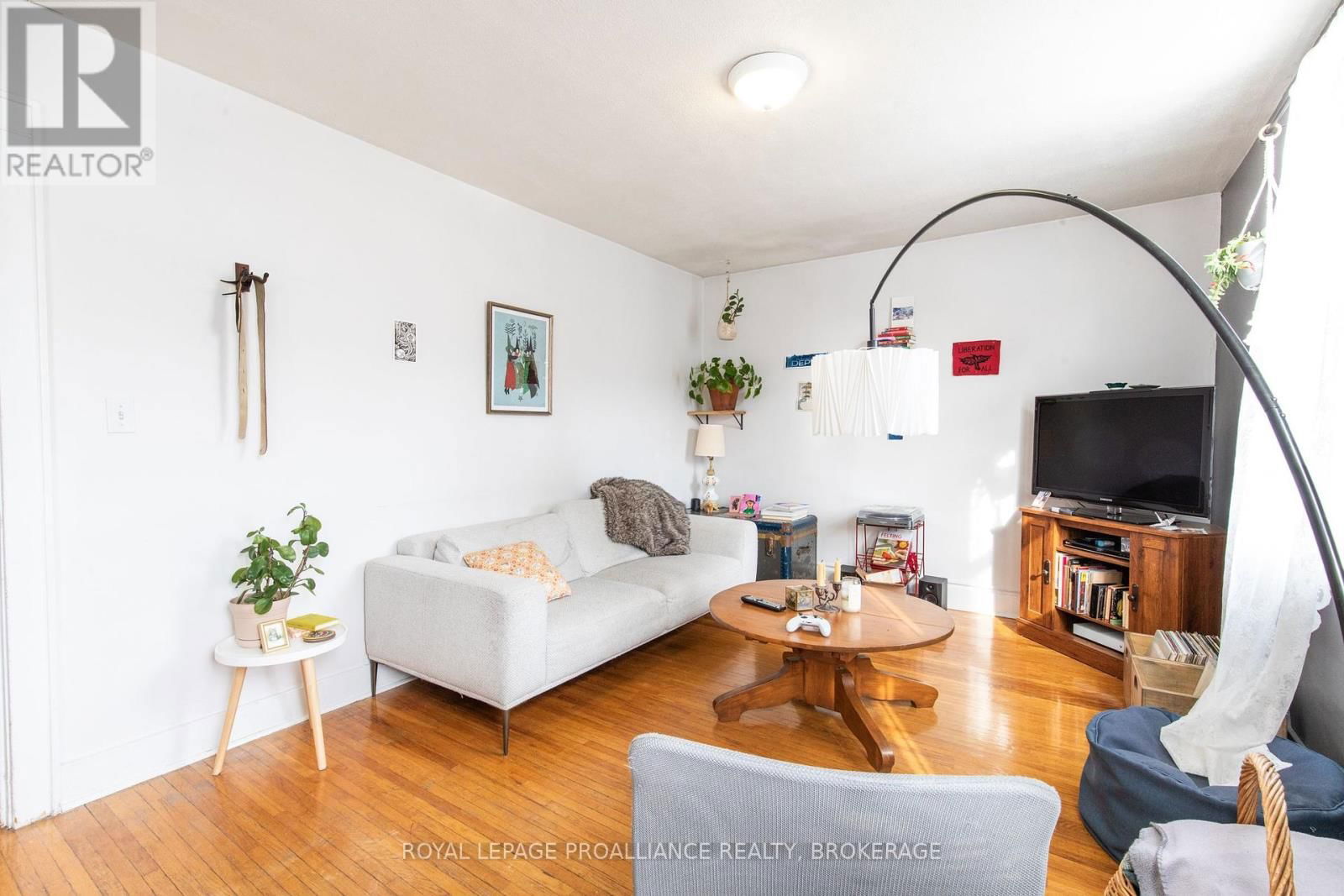 512-514 MACDONNELL STREET Image 40
