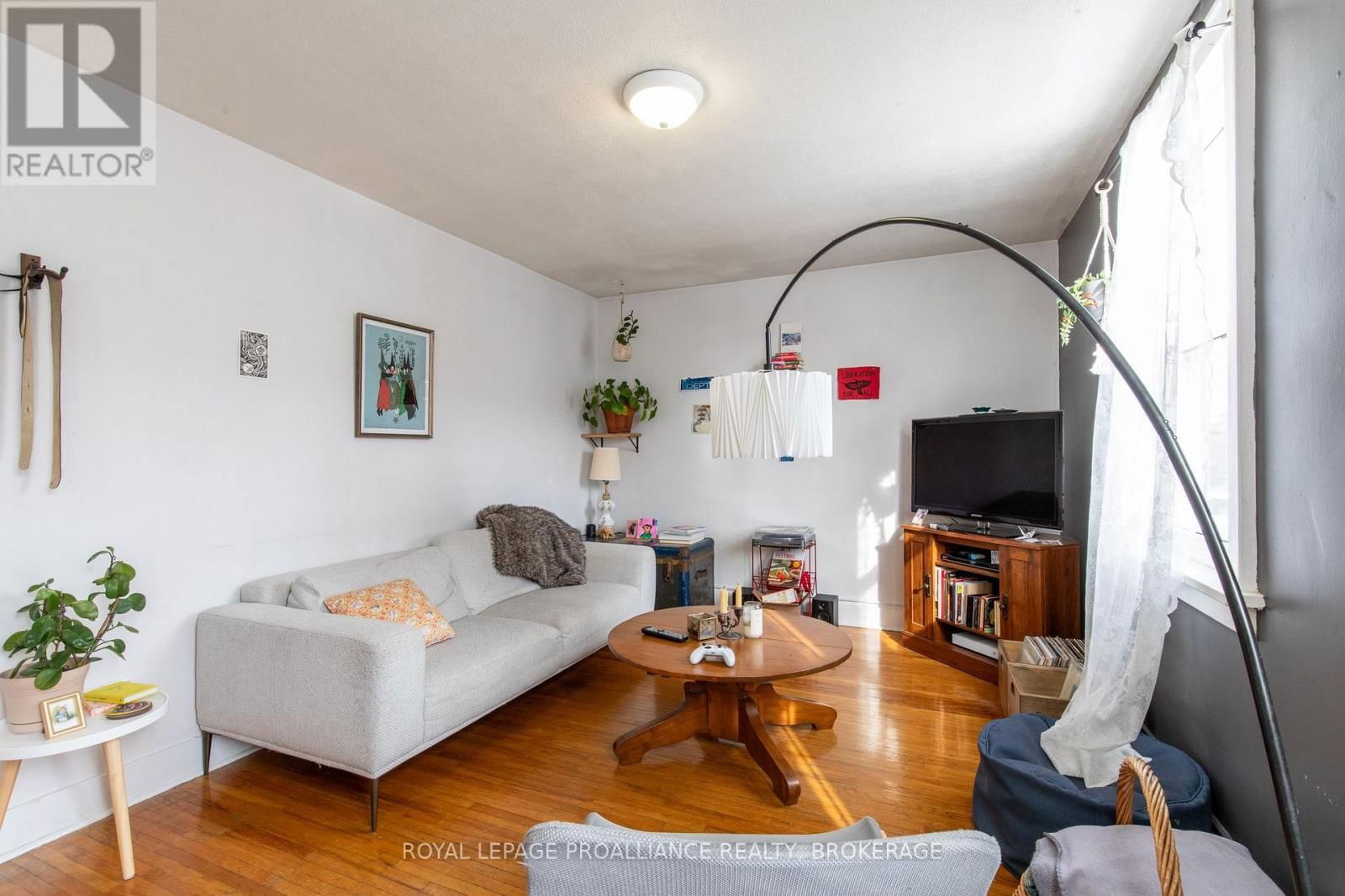 512-514 MACDONNELL STREET Image 41